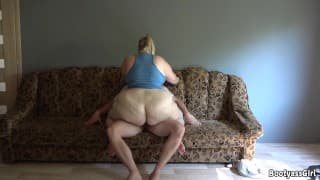 Phat ass white girl fuck on the couch