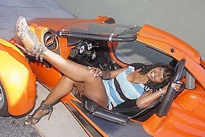 Naomi Banxxx Is Thick And Juicy!